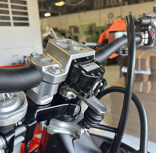 Parabolic ARC Steering Stabilizer w/ Handlebar Clamps 2022.5-2026 KTM Husqvarna Gas Gas