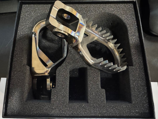 Dune Goons Titanium Foot Pegs