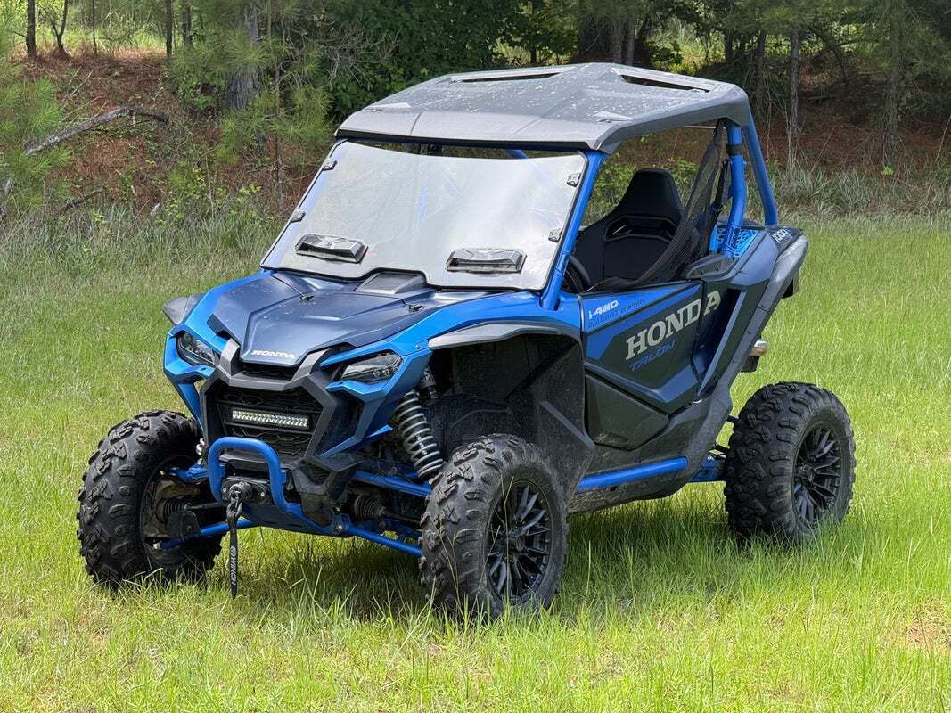 Seizmik Vented UTV Windshield - Honda Pioneer / Talon