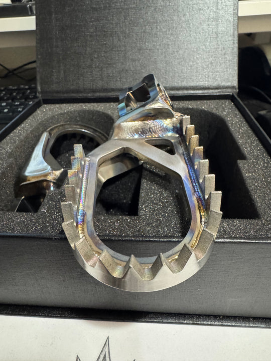 Dune Goons Titanium Foot Pegs