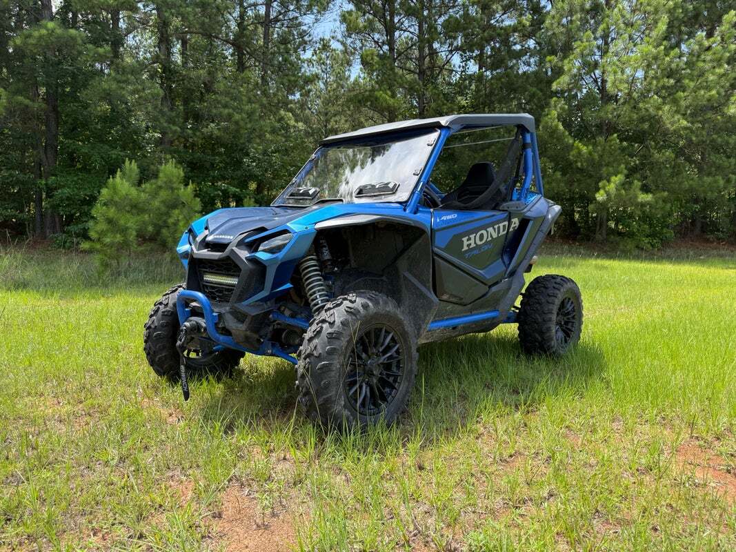 Seizmik Vented UTV Windshield - Honda Pioneer / Talon - Talon 1000 Tool-less UV Resistant 2019-2025