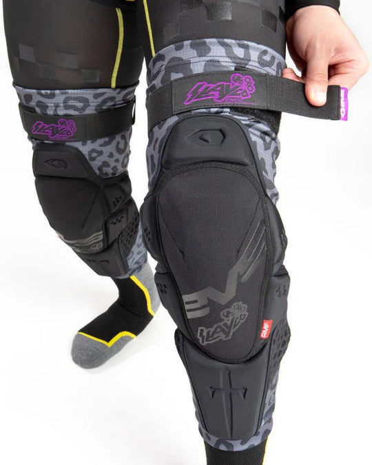 EVS Slayco96 Knee Guard – Ghost Leopard 2XL - Dune Goons