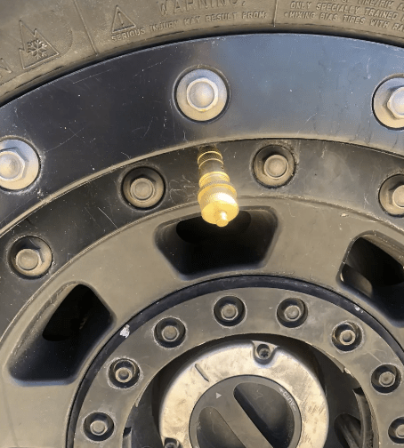 FREEDOM DEFLATE SCREW - ON TIRE DEFLATE KIT - Dune Goons