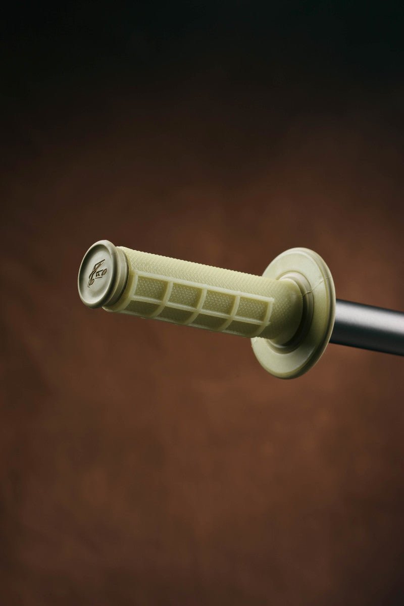 Renthal MX Dual Compound Grips 1/2 Waffle - Kevlar - Dune Goons