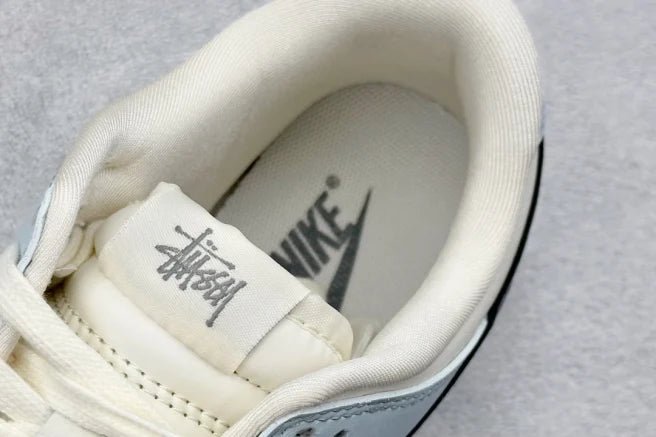 Stüssy x Nike SB Dunk Low "English Light Blue" – CF3688 - 012 - Dune Goons